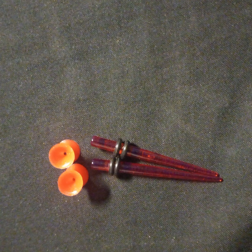 8g 3.2mm acrylic tapper/silicone tunnels